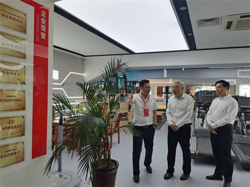 臨沂市政府王映海副市長(zhǎng)一行蒞臨VSPORTS体育官网體育集團(tuán)濟(jì)南省體旗艦店